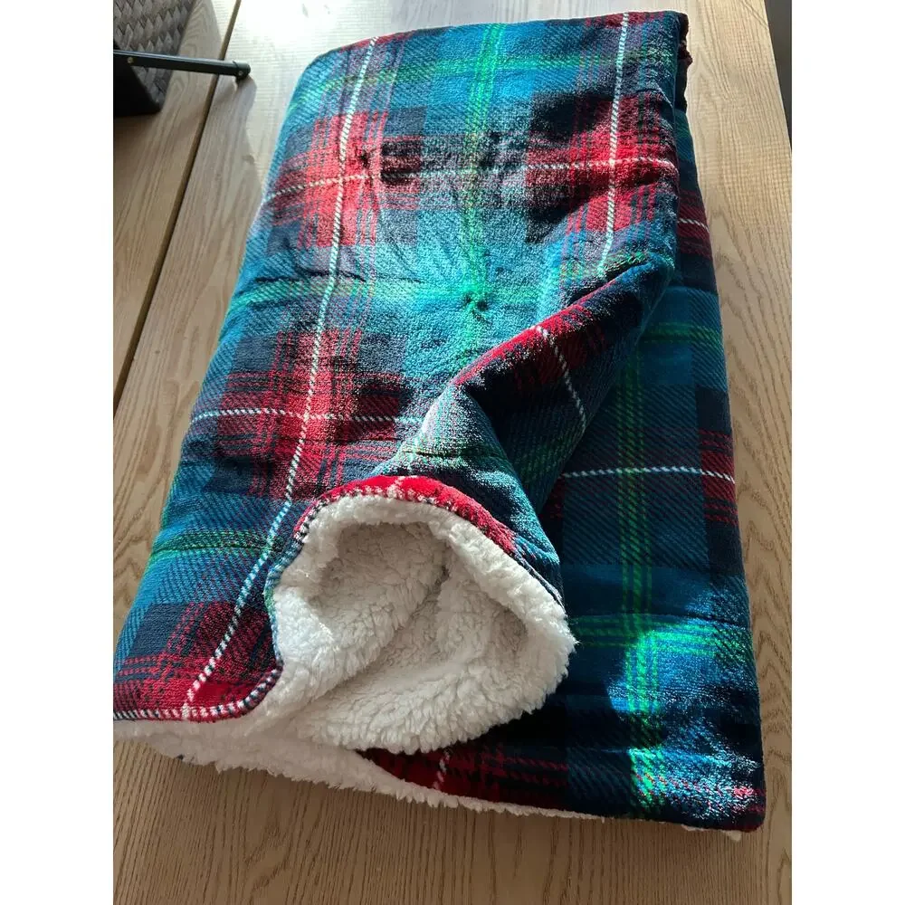 New Threshold Plaid Plush Fleece Throw Blanket Red Green White size 50”x60”